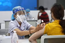 Hơn 260,15 triệu liều vaccine phòng COVID-19 đã được tiêm tại Việt Nam