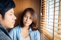 Soi gương thấy 2 điều này, phụ nữ nên kết thúc cuộc hôn nhân