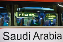 Tuyển Saudi Arabia đổ bộ Hà Nội, mang 9 tấn hành lý