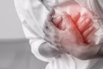 Người đàn ông nhồi máu cơ tim khi đi vệ sinh vì... 