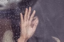 Rủ nhau ra khách sạn “đổi gió”, cặp đôi phát hiện điều kinh dị 