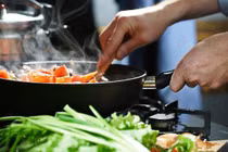 Mẹo hay khử mùi thức ăn trong nhà bếp