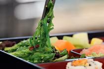 Bỏ phân vào đồ ăn của hiệu trưởng, nữ đầu bếp gặp quả đắng 