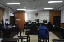 Chuyện lạ hôm nay: Ăn thịt gà người đàn ông cũng bị bắt vì...
