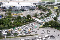 "Chóng mặt" khi đến sân bay Tân Sơn Nhất ngày cận Tết 
