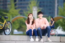 Chỉ một câu nói đùa, gái ế được tỏ tình, cầu hôn như phim