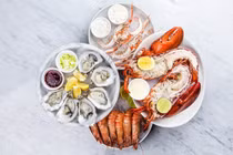 Đang ăn cắn phải dị vật, chàng trai phát hiện điều may mắn