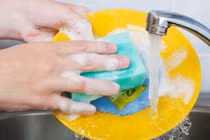 Rửa bát kiểu này chẳng khác nào đang tự đầu độc cả nhà