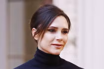 Victoria Beckham chi 1.200 bảng Anh làm mỹ phẩm trích từ máu