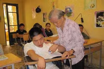 Cụ bà 80 tuổi vẫn “đứng lớp“