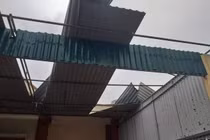 Bão số 13 Vamco: 19 người bị thương, 5.755 nhà bị hư hại, tốc mái 