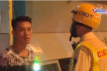Video: Tài xế vi phạm "rủ bạn" ra quay phim, chụp ảnh ngăn CSGT xử lý