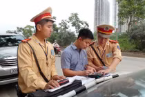 Vi phạm giao thông nộp phạt online: Tham nhũng vặt...hết cửa sống?