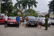 Bắt quả tang sới bạc “khủng” giữ 4 ô tô và hơn 300 triệu đồng