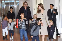 Brad Pitt lần đầu gặp con sau ly hôn