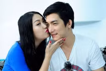 Phi Thanh Vân bế bụng bầu lên phường đăng ký kết hôn 