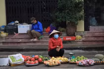 Người dân Hà Nội co ro trong cái lạnh đầu mùa
