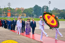 Lãnh đạo Đảng, Nhà nước và đại biểu Quốc hội vào Lăng viếng Chủ tịch Hồ Chí Minh