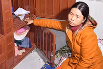 Nữ giúp việc trộm gần 100 cây vàng, chi trăm triệu cầu an vẫn không thoát