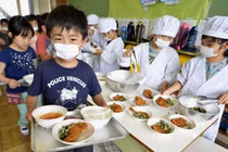 Khám phá khẩu phần ăn của học sinh bán trú ở Nhật Bản