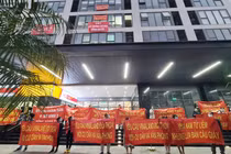 Cư dân Dreamland Bonanza Hà Nội căng băng rôn tố CĐT lừa đảo