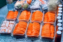 Hải sản nhà giàu giá “siêu rẻ”, muốn ăn phải canh giờ để mua 