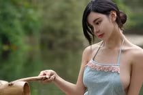 Hot girl đường phố mặc yếm không phòng hộ