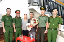 Khen thưởng đôi vợ chồng dũng cảm dập đám cháy, cứu 4 mẹ con