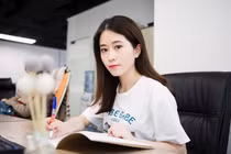 Nữ YouTuber nổi tiếng ngang Lý Tử Thất, kiếm 181 tỷ/năm khiến ai cũng choáng