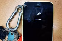 Chế đồ siêu lầy lội: iPhone làm móc khoá, Mac Pro thành chân bàn