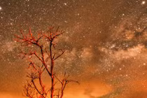 Ảnh cực hiếm thiên hà Milky Way chìm trong “biển lửa“
