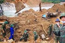 Sạt lở thủy điện Rào Trăng 3: Phủ sóng điện thoại, huy động máy xúc tìm nạn nhân