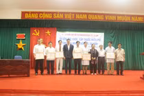 Abipha tư vấn sức khỏe, tặng quà nạn nhân chất độc da cam
