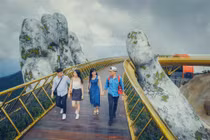 Làm mưa làm gió tại Việt Nam chưa đủ, Cầu Vàng tiếp tục “chinh phục thế giới”