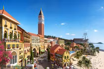 Phố đêm sôi động Central Village: "Chiêu" đưa Phú Quốc phục hồi sau COVID-19