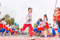 Hà Đức Chinh, Bùi Tiến Dụng chạy quyên góp tiền cho trẻ em nghèo tại EDURUN 2018