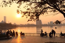 D’.Le Roi Soleil – Bản hòa ca tráng lệ bên Hồ Tây lộng gió