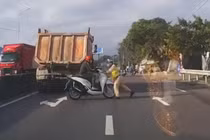 Khánh Hòa: Quái xế đâm CSGT, 'thông chốt' đo nồng độ cồn