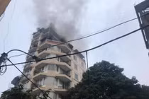 Video: Cháy khách sạn 9 tầng ở phố Hàng Than, Hà Nội