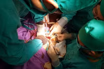 3 năm không điều trị, khối u buồng trứng phát triển thành ung thư