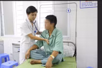 Hút thuốc nhiều như ăn cơm, người đàn ông suýt mất mạng
