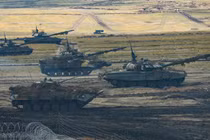 300 xe tăng Sư đoàn 4 tạo thành cơn "lũ thép"ở Donbass 