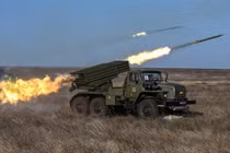 Quân đội Nga tiến vào Donbass, Ukraine sử dụng pháo phản lực BM-21