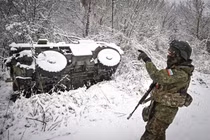 Quân Nga ồ ạt vượt biên giới Ukraine, tái chiếm nhiều khu vực