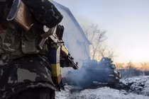 Ly khai đánh bật quân đội Ukraine khỏi vùng ngoại ô Donetsk