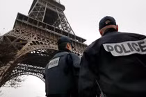 Pháp sơ tán dân vì báo động "khủng bố" gần tháp Eiffel 