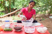 Cuối cùng cộng đồng mạng cũng “bắt dính lỗi” Bà Lý Vlog