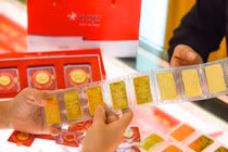 Giá vàng hôm nay 9/7: Vọt lên đỉnh 9 năm