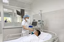 Bệnh nhân 56 tuổi sốc nhiễm khuẩn sau khi ăn bánh cuốn
