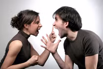 Điều cấm kỵ không nên làm khi vợ chồng cãi nhau kẻo mất chồng như chơi